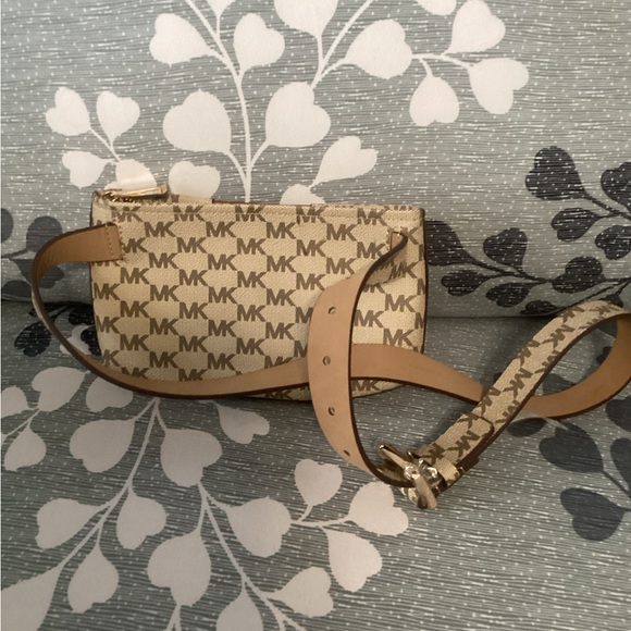 Michael Kors MK Logo Belt Bag / Waist Pack - Picture 2 of 5